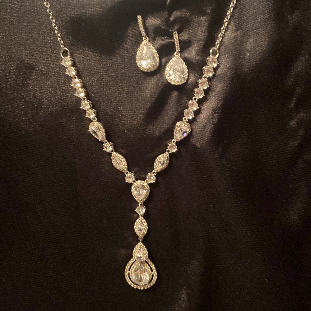 Glittering Halo Teardrop Necklace and Earrings Set